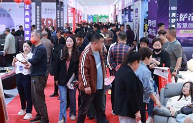 广汉家装展会现场展商云集推出优惠吸引观众